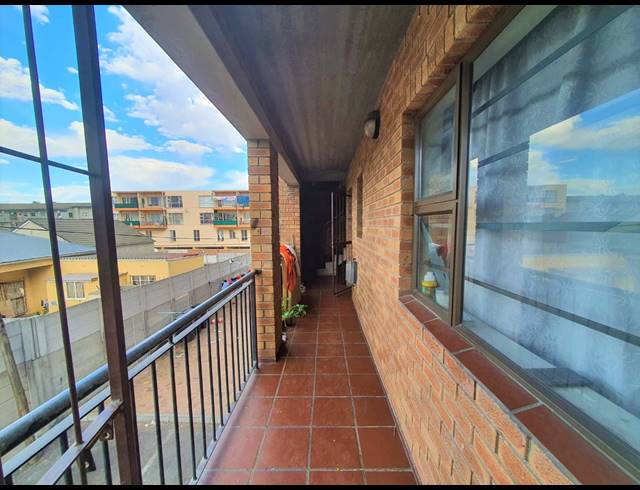 2 BEDROOM APARTMENT TO LET IN GOODWOOD CENTRAL